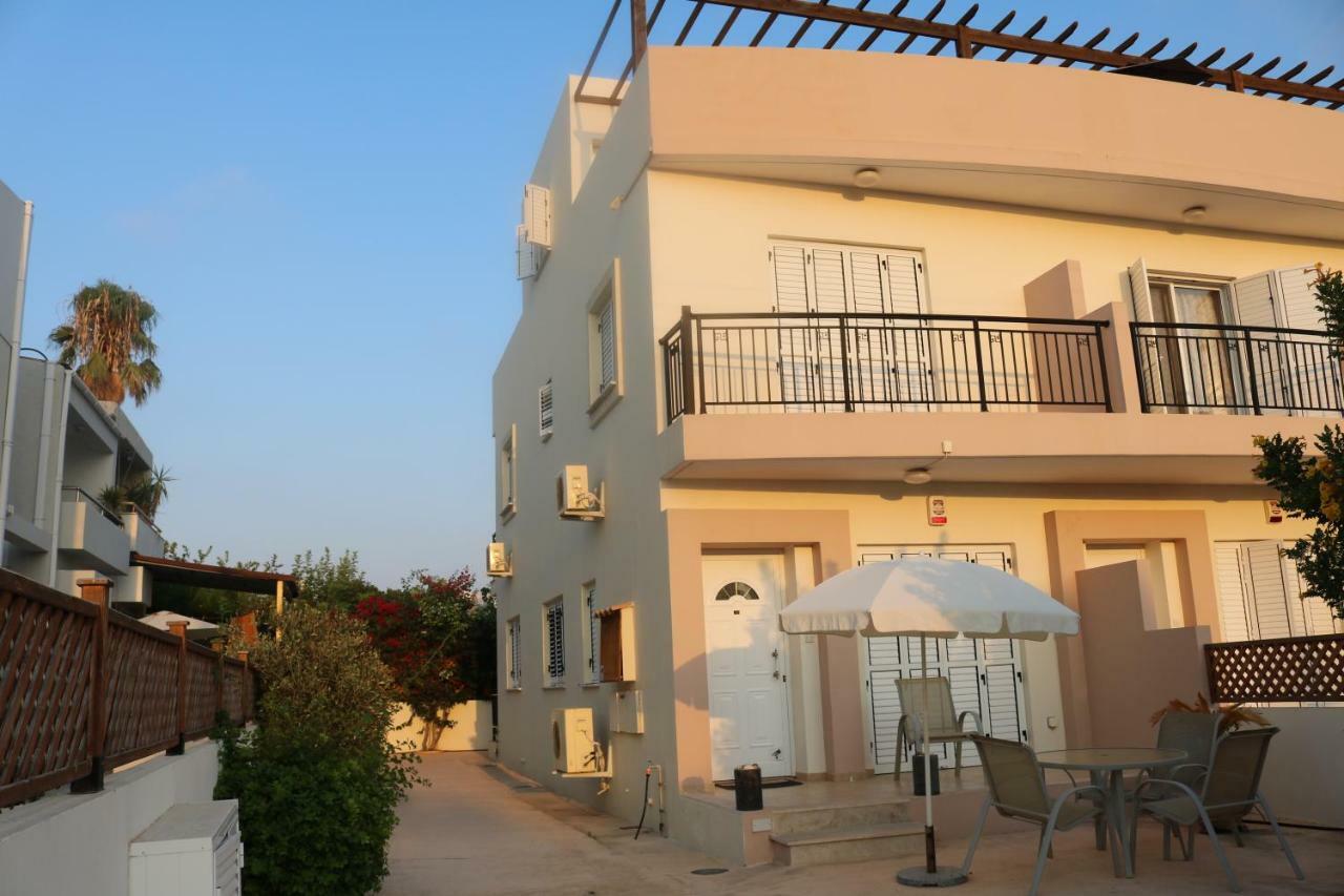 The Paradise Townhouses By Taimoura Paphos 外观 照片