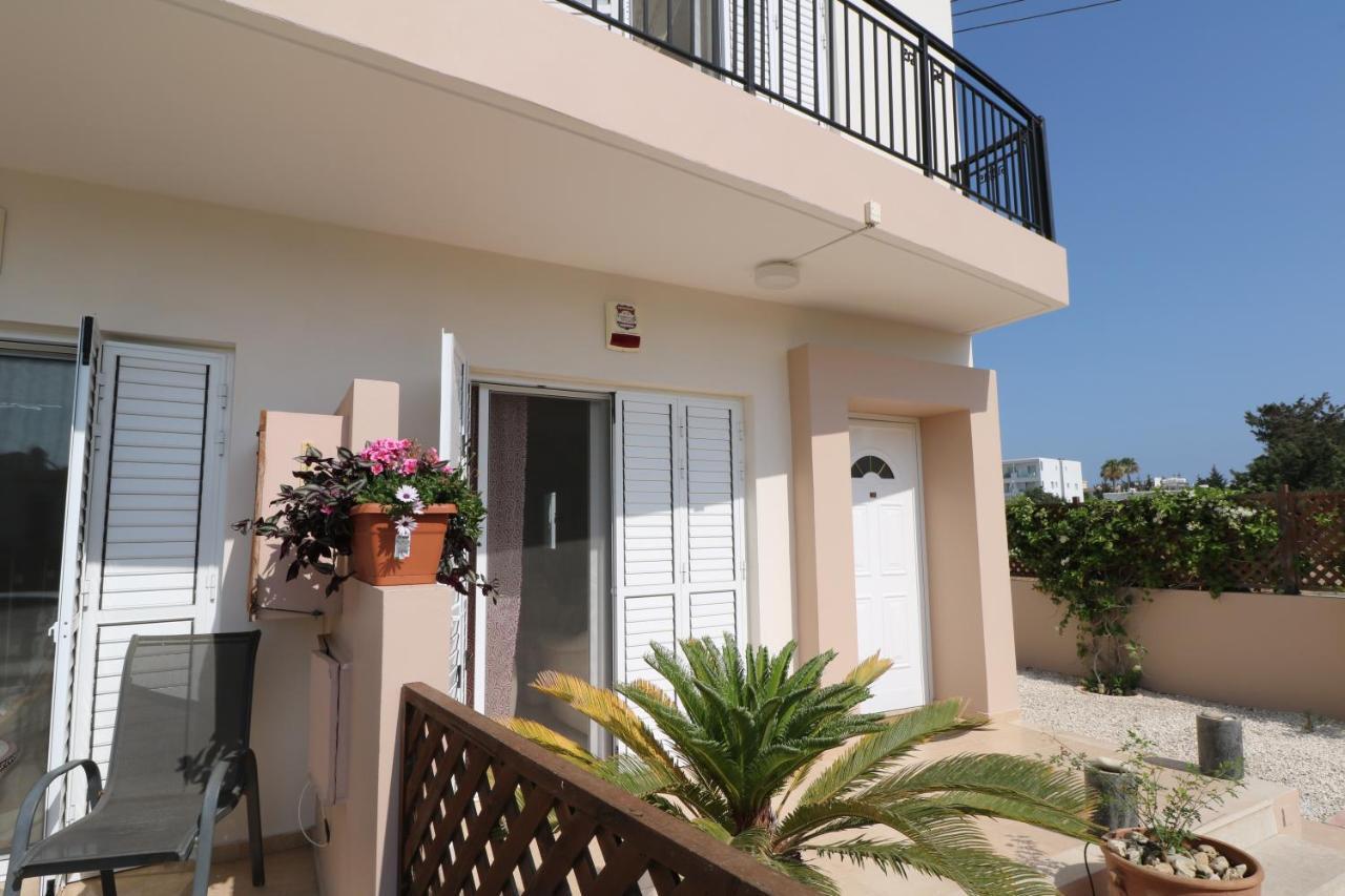 The Paradise Townhouses By Taimoura Paphos 外观 照片